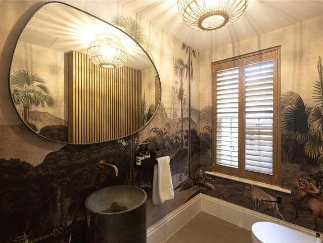 6 bed house for sale