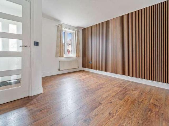 6 bed house for sale