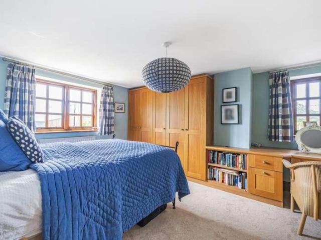 6 bed house for sale