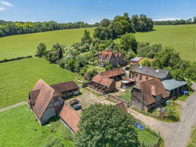 6 bed house for sale