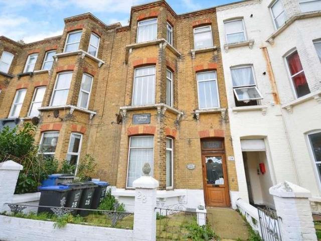 6 bed house for sale