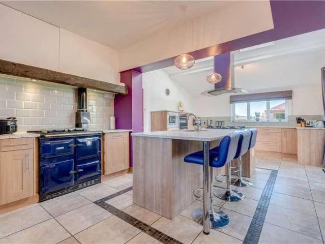 6 bed house for sale