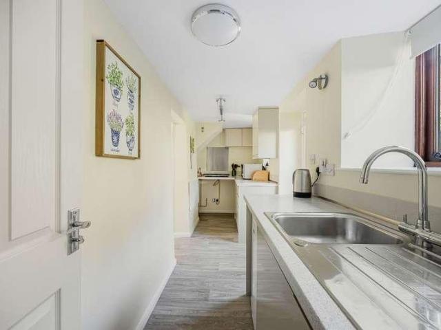 6 bed house for sale