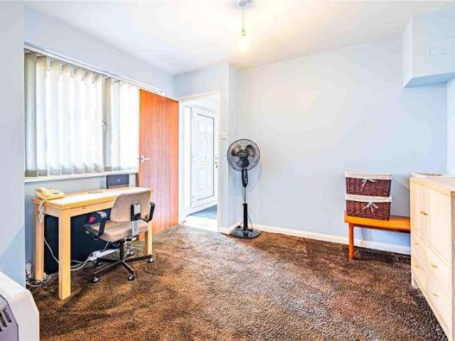 6 bed house for sale