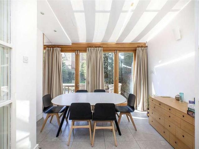 6 bed house for sale