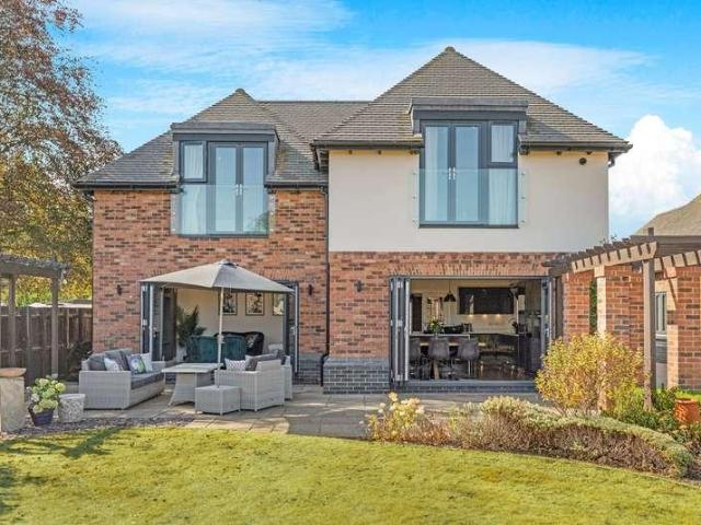 6 bed house for sale