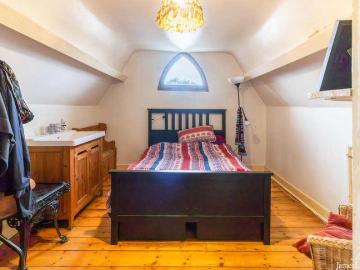 6 bed house for sale