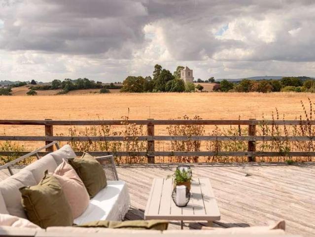 6 bed house for sale