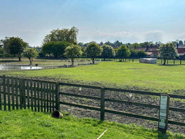 6 bed house for sale