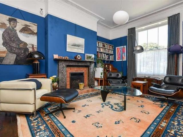 6 bed house for sale