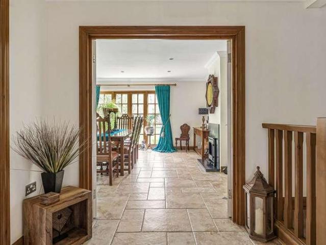 6 bed house for sale
