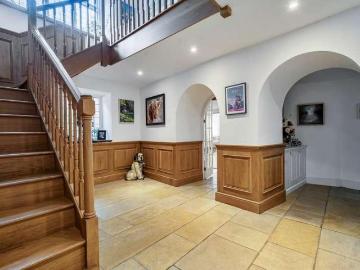 6 bed house for sale