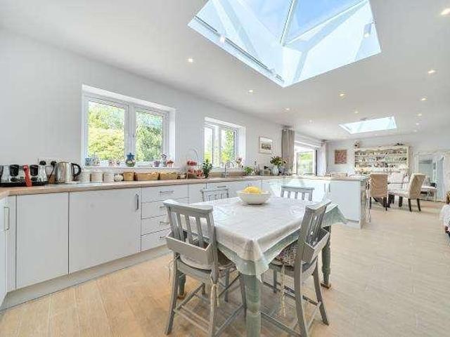 6 bed house for sale