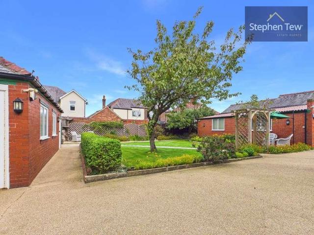6 bed house for sale