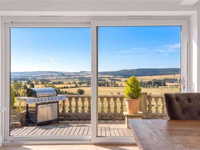 6 bed house for sale