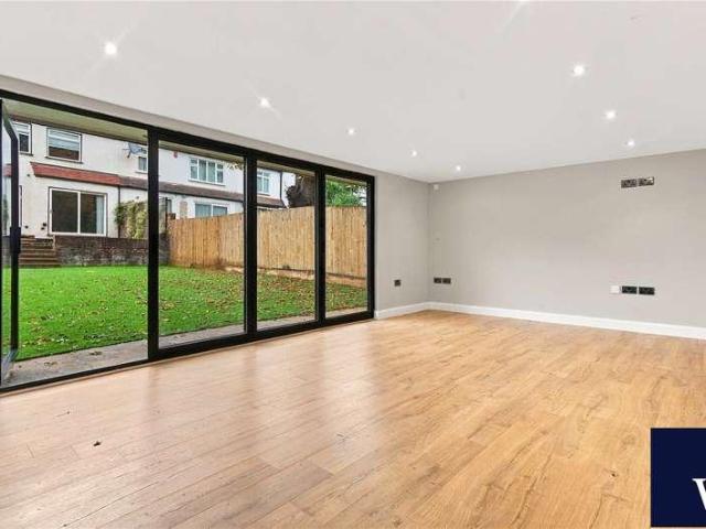 6 bed house for sale