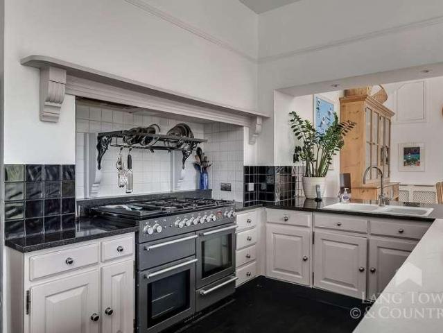 6 bed house for sale