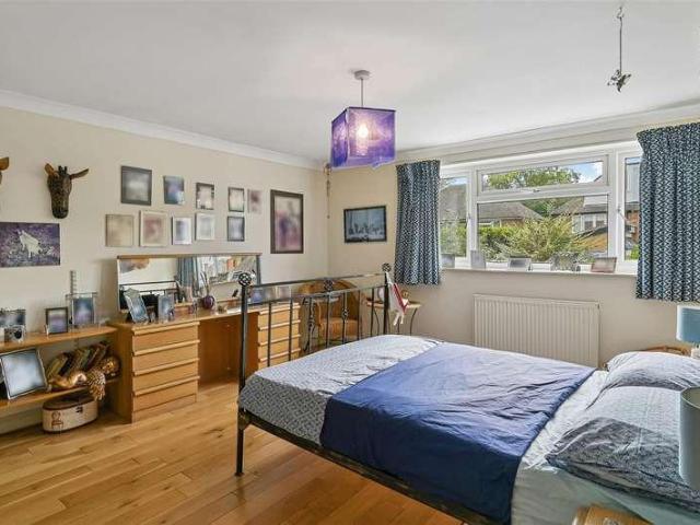 6 bed house for sale