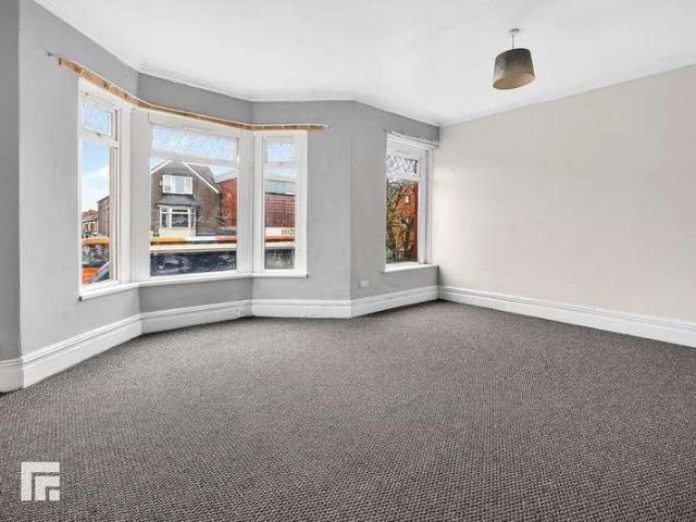 6 bed house for sale