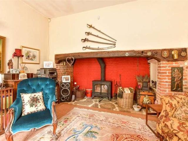 6 bed house for sale