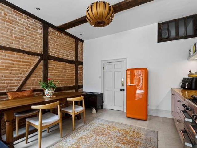 6 bed house for sale