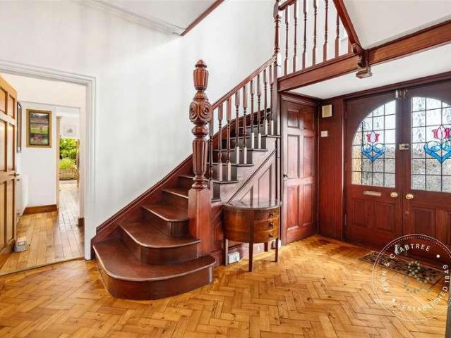 6 bed house for sale