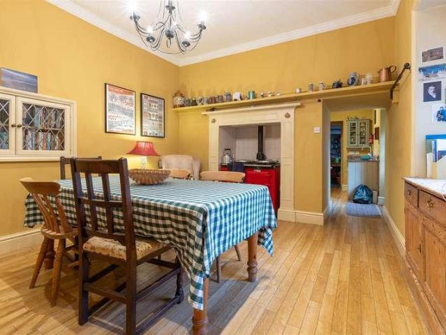6 bed house for sale