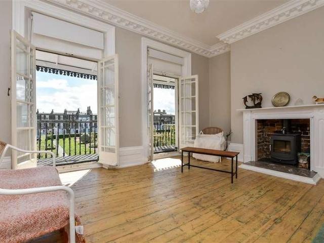 6 bed house for sale