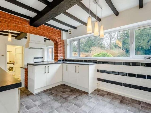 6 bed house for sale