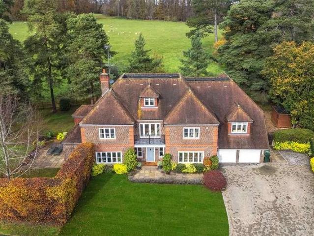6 bed house for sale