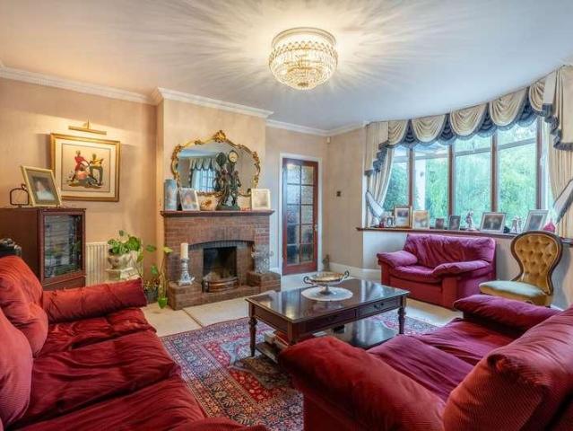 6 bed house for sale