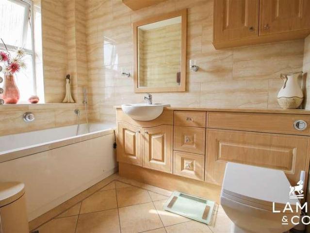 6 bed house for sale