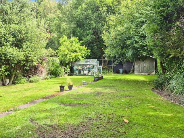 6 bed house for sale