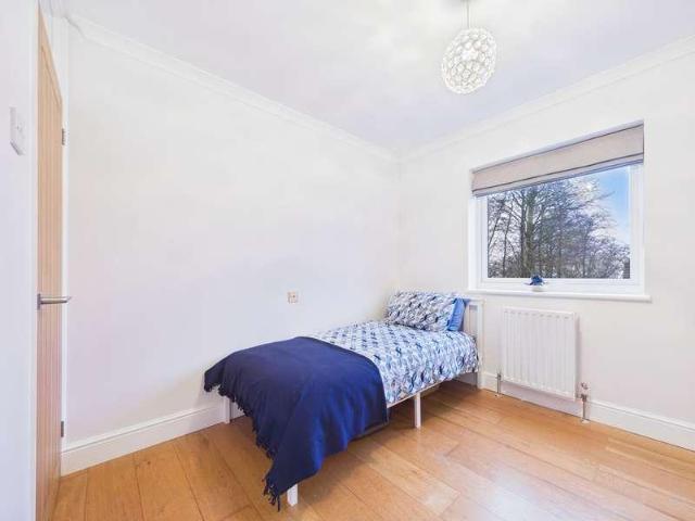 6 bed house for sale