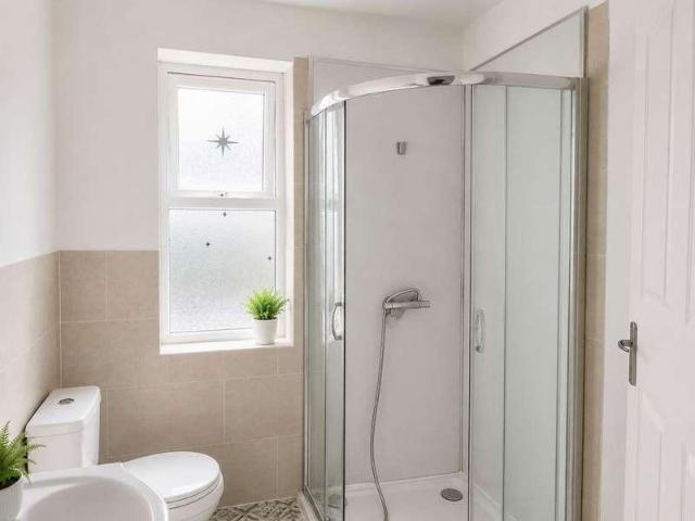 6 bed house for sale