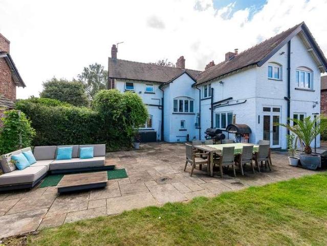 6 bed house for sale