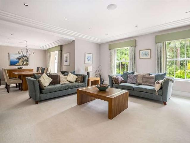 6 bed house for sale