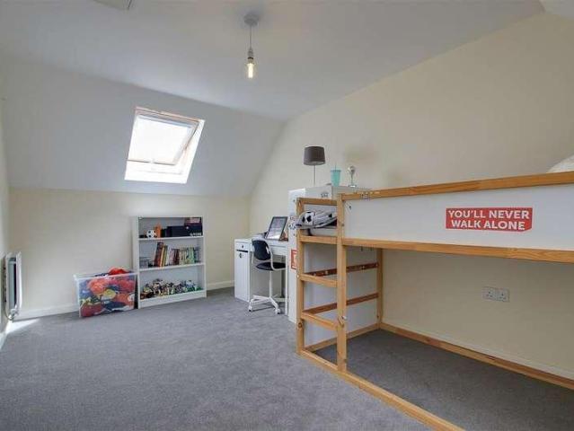 6 bed house for sale
