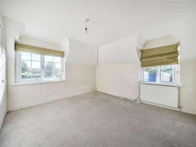 6 bed house for sale