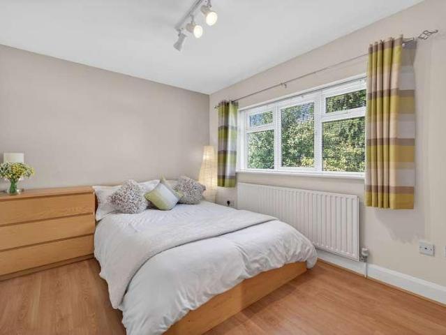 6 bed house for sale