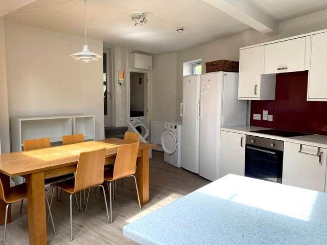 6 bed house for sale