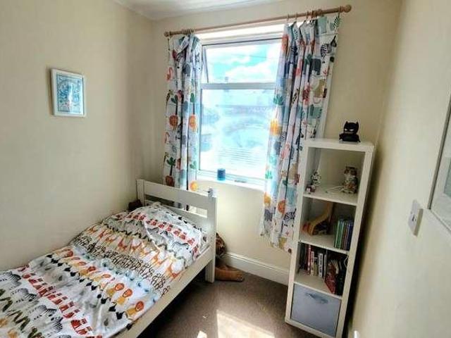 6 bed house for sale