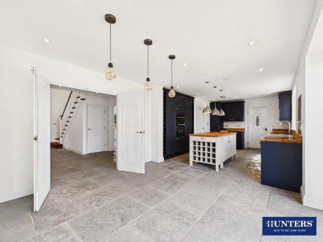 6 bed house for sale