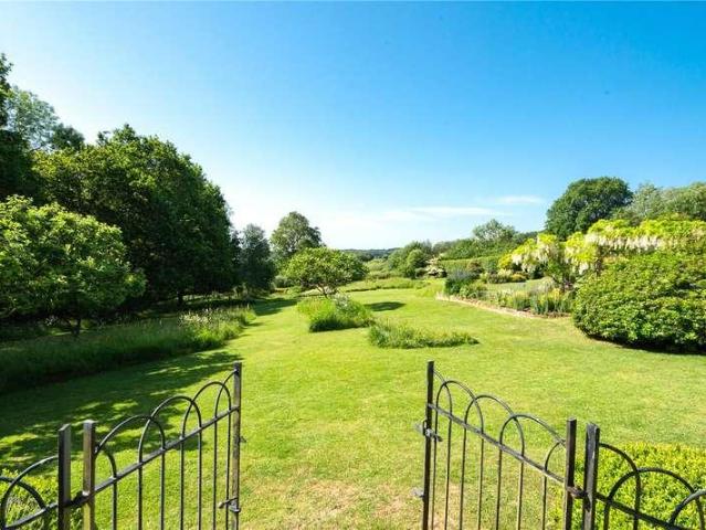 6 bed house for sale