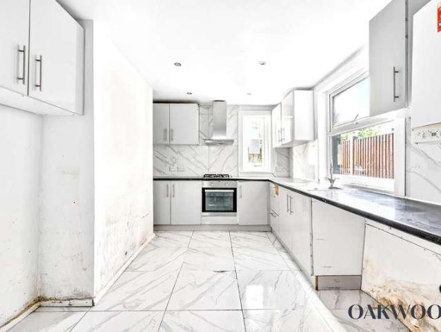 6 bed house for sale
