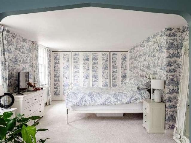 6 bed house for sale