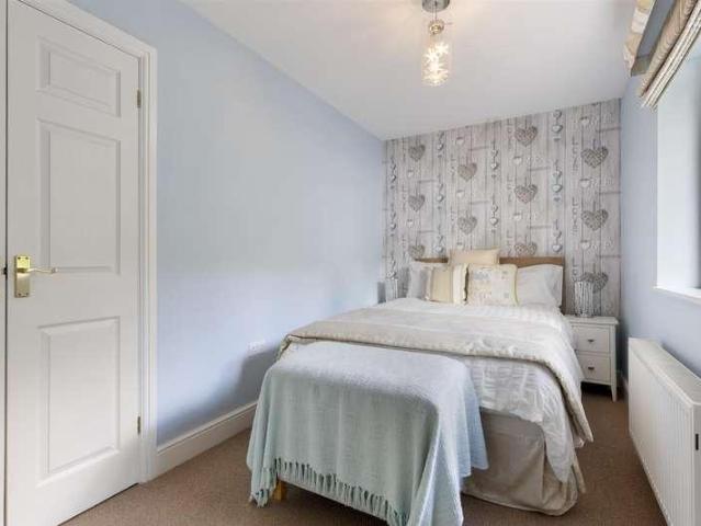 6 bed house for sale