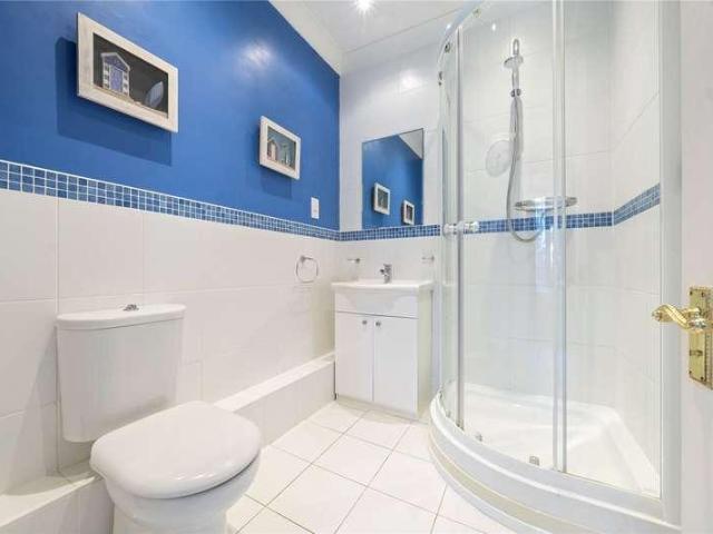 6 bed house for sale