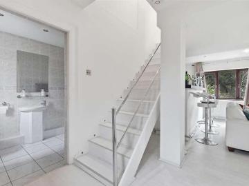 6 bed house for sale