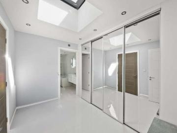 6 bed house for sale